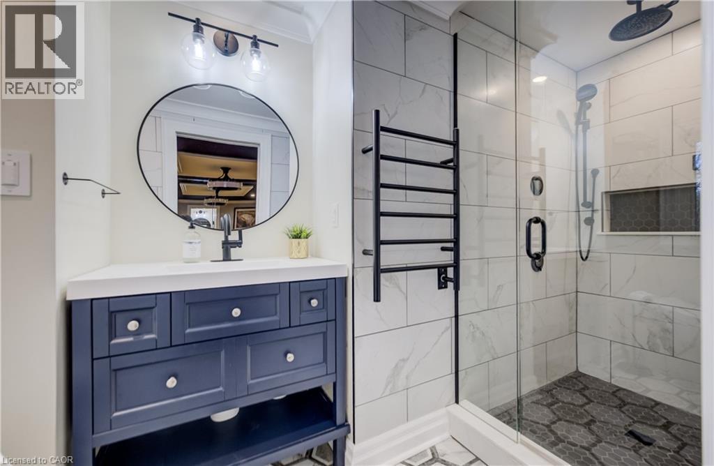 655 Ellengale Road, Burlington, ON - Indoor Photo Showing Bathroom