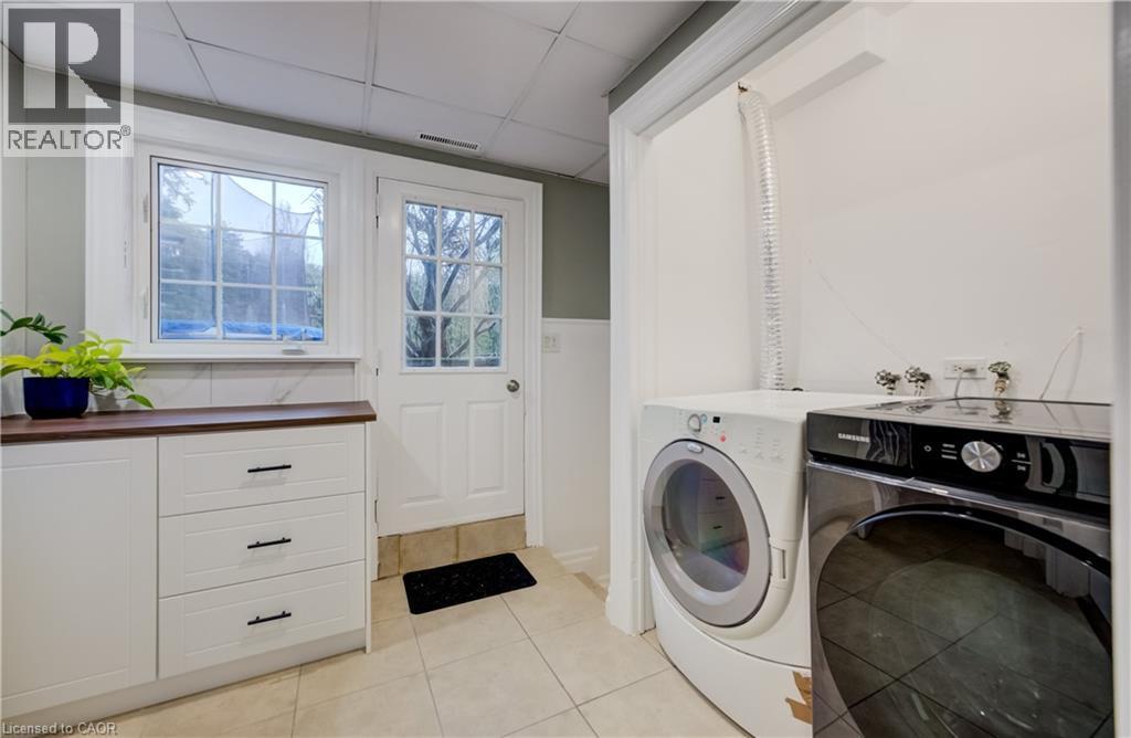 655 Ellengale Road, Burlington, ON - Indoor Photo Showing Laundry Room