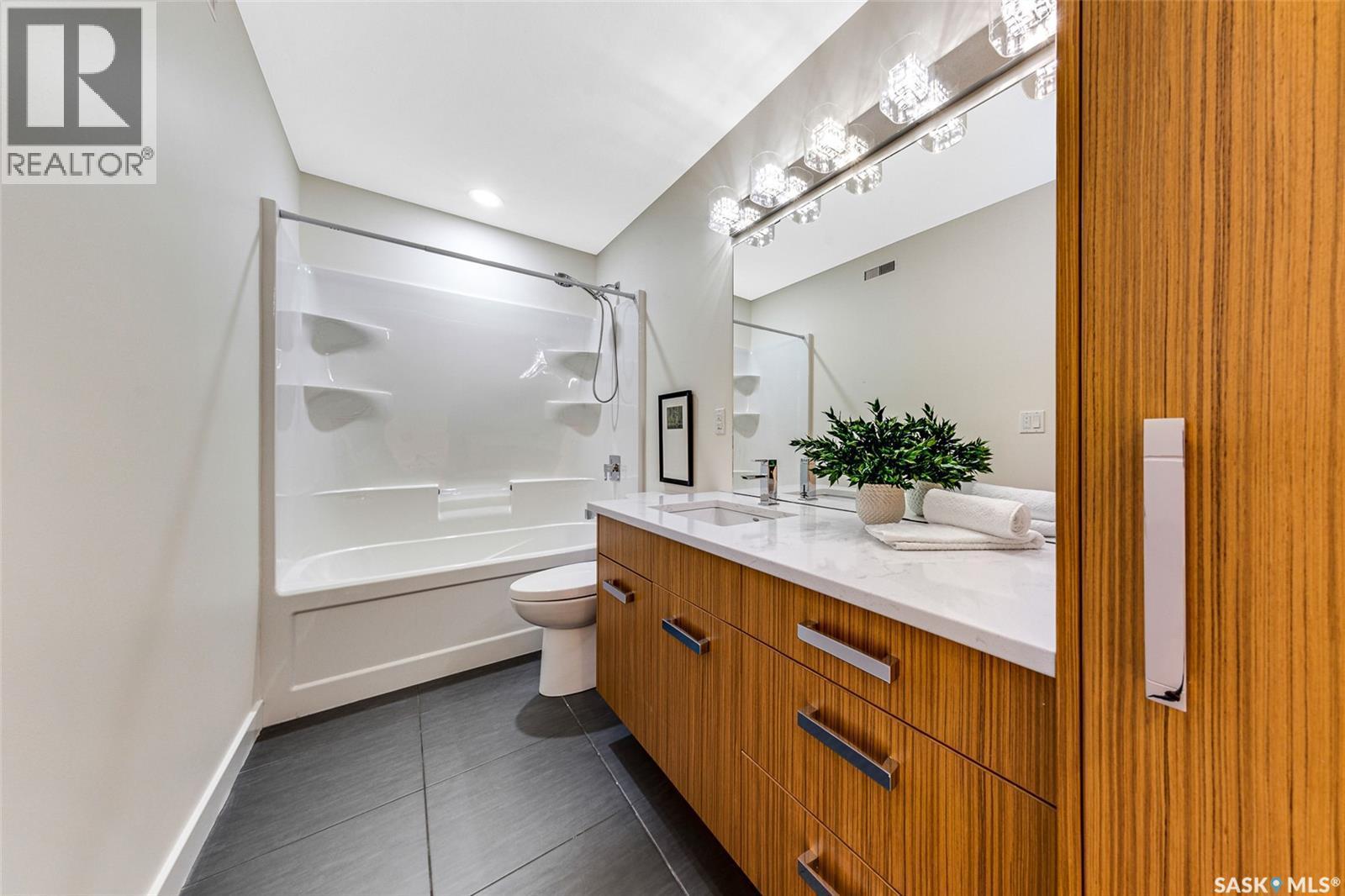 331 Atton Crescent, Saskatoon, SK - Indoor Photo Showing Bathroom