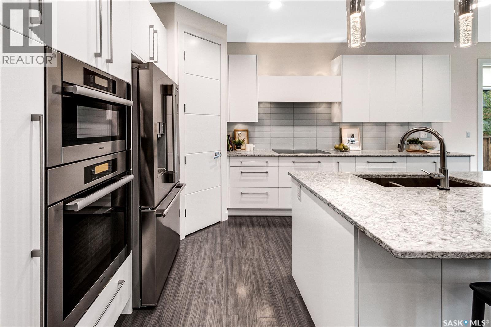 331 Atton Crescent, Saskatoon, SK - Indoor Photo Showing Kitchen With Upgraded Kitchen