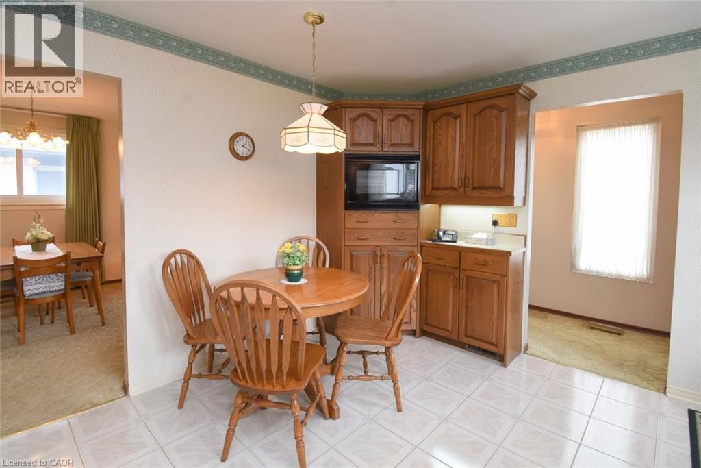 24 Grenoble Road, Hamilton, ON - Indoor Photo Showing Dining Room
