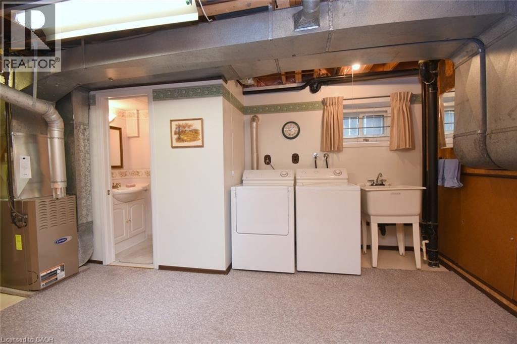 24 Grenoble Road, Hamilton, ON - Indoor Photo Showing Laundry Room
