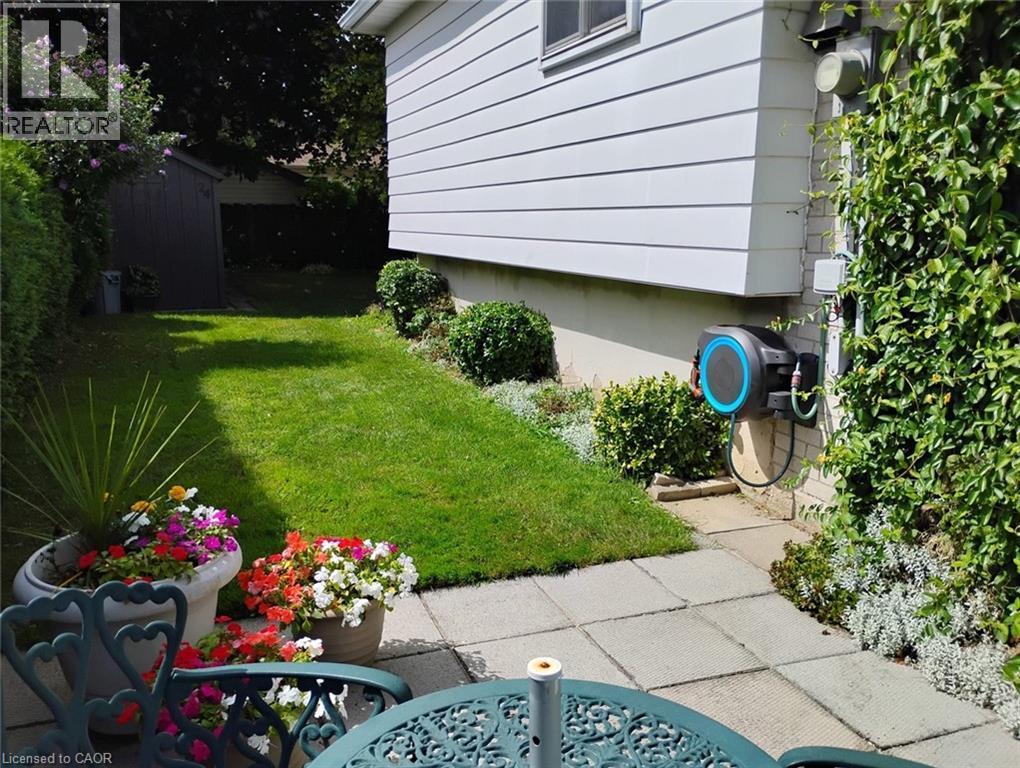 24 Grenoble Road, Hamilton, ON - Outdoor