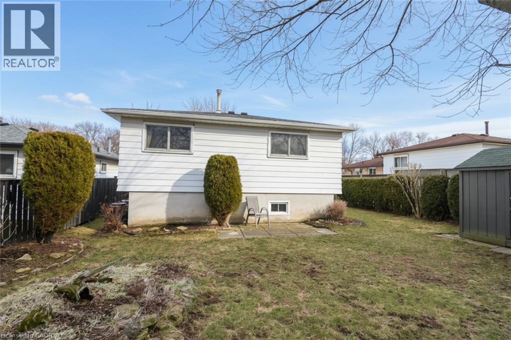 24 Grenoble Road, Hamilton, ON - Outdoor