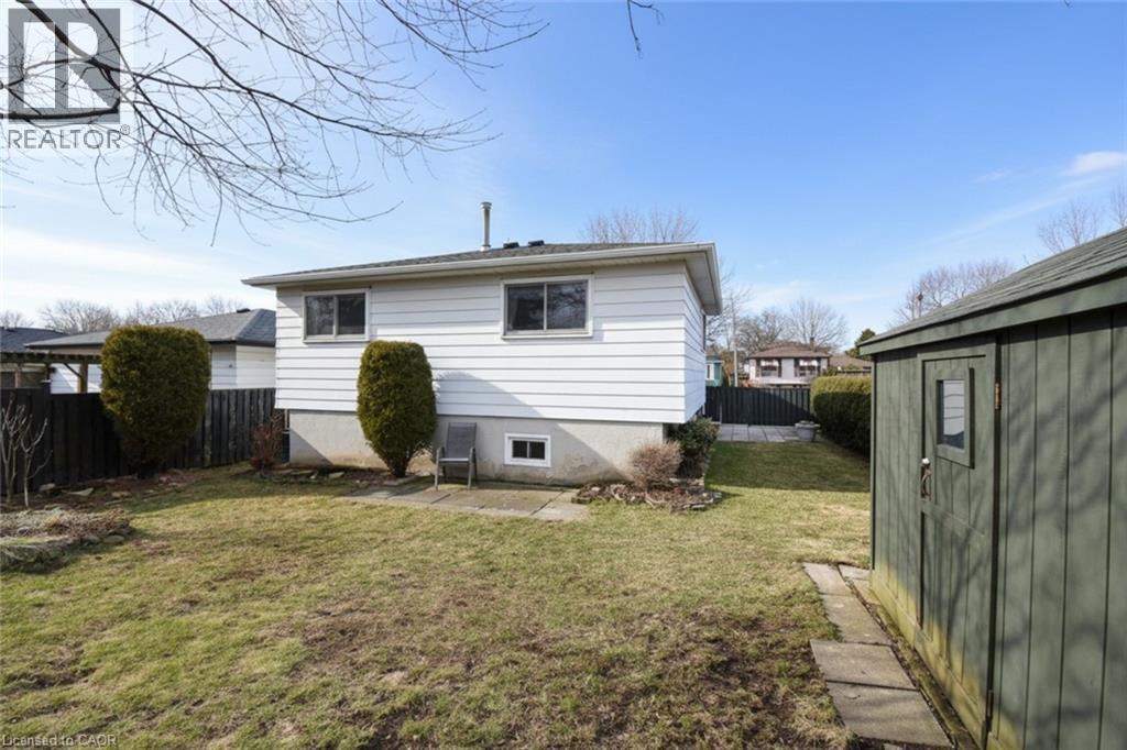 24 Grenoble Road, Hamilton, ON - Outdoor