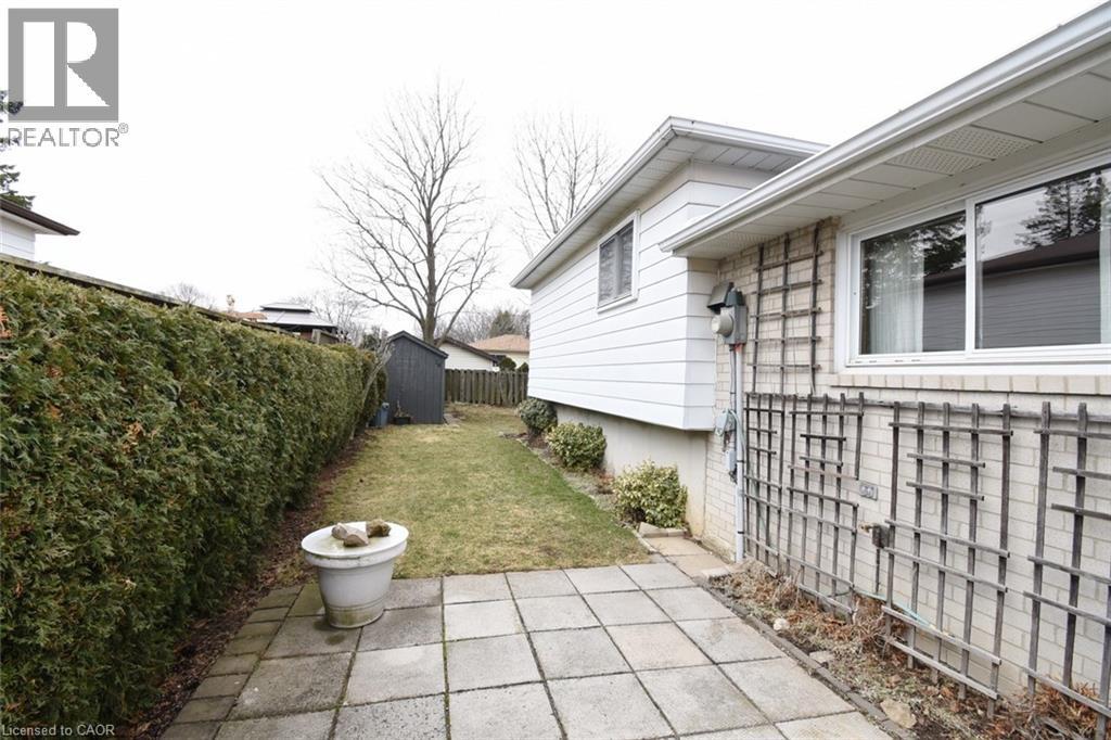 24 Grenoble Road, Hamilton, ON - Outdoor