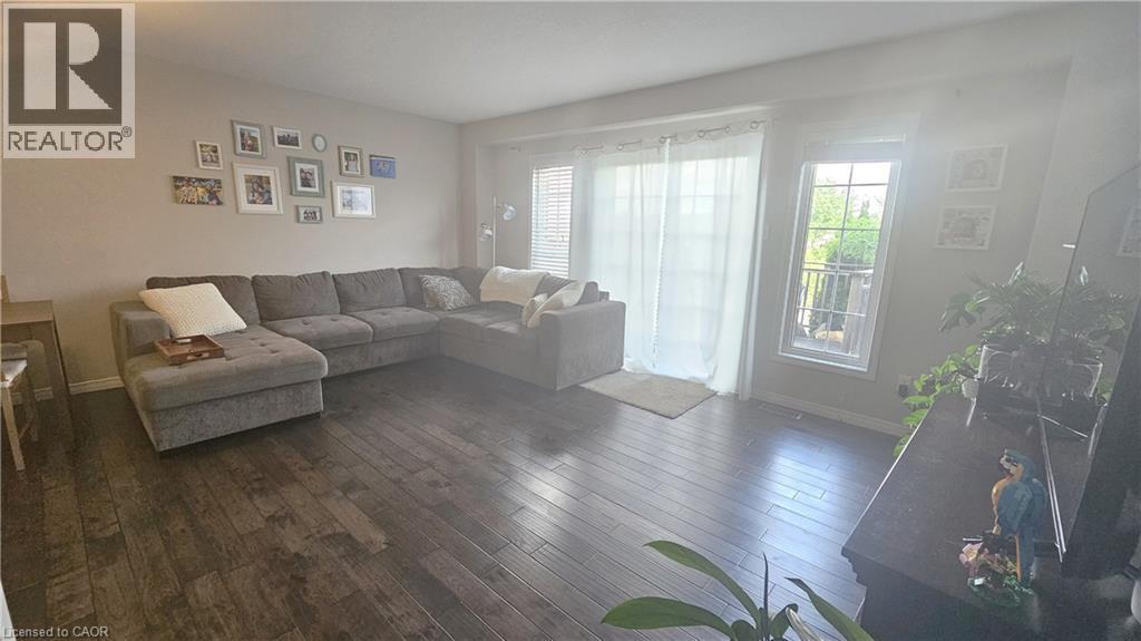 216 Featherstone Crescent, Kitchener, ON - Indoor Photo Showing Living Room