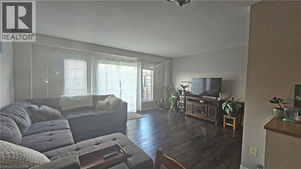 216 Featherstone Crescent, Kitchener, ON - Indoor Photo Showing Living Room