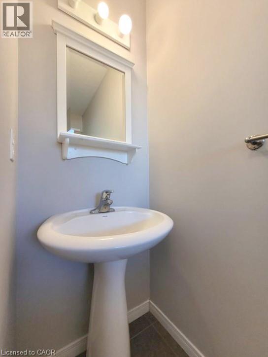 216 Featherstone Crescent, Kitchener, ON - Indoor Photo Showing Bathroom