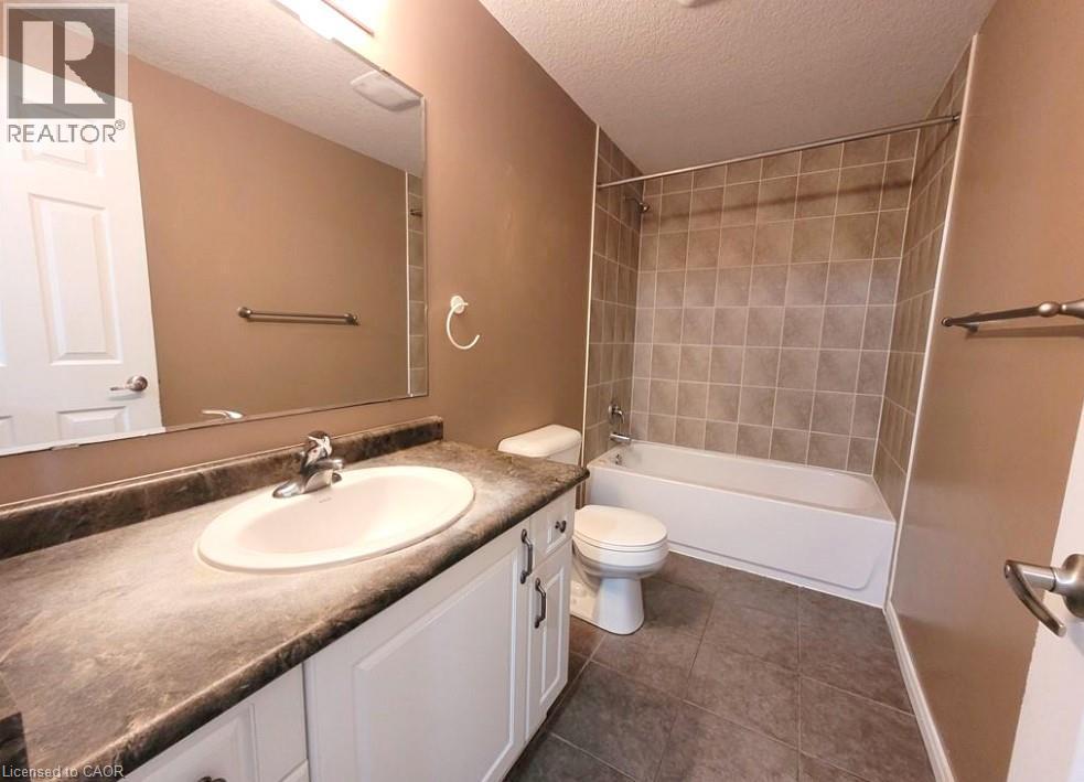 216 Featherstone Crescent, Kitchener, ON - Indoor Photo Showing Bathroom