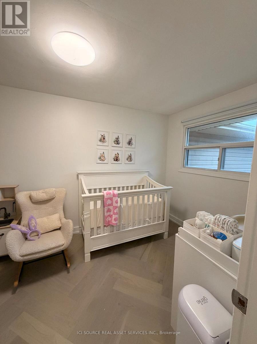 10 - 914 Mohawk Road E, Hamilton, ON - Indoor Photo Showing Bedroom