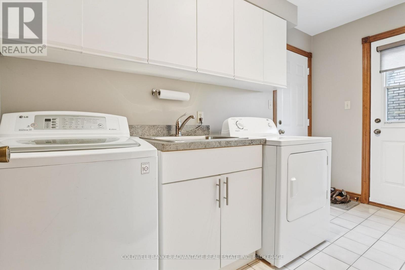 Main level laundry - 41 Adel Drive E, St. Catharines (Carlton/Bunting), ON - Indoor Photo Showing Laundry Room