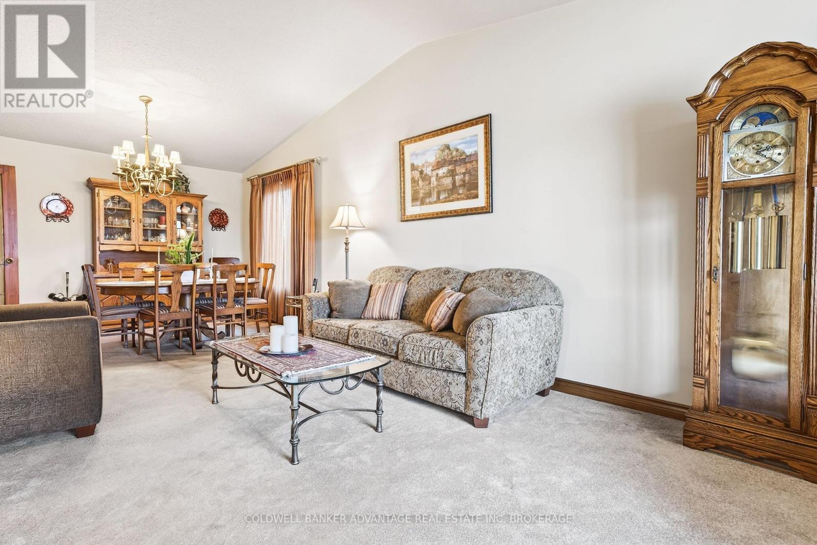 living room/ dining room - 41 Adel Drive E, St. Catharines (Carlton/Bunting), ON - Indoor Photo Showing Living Room