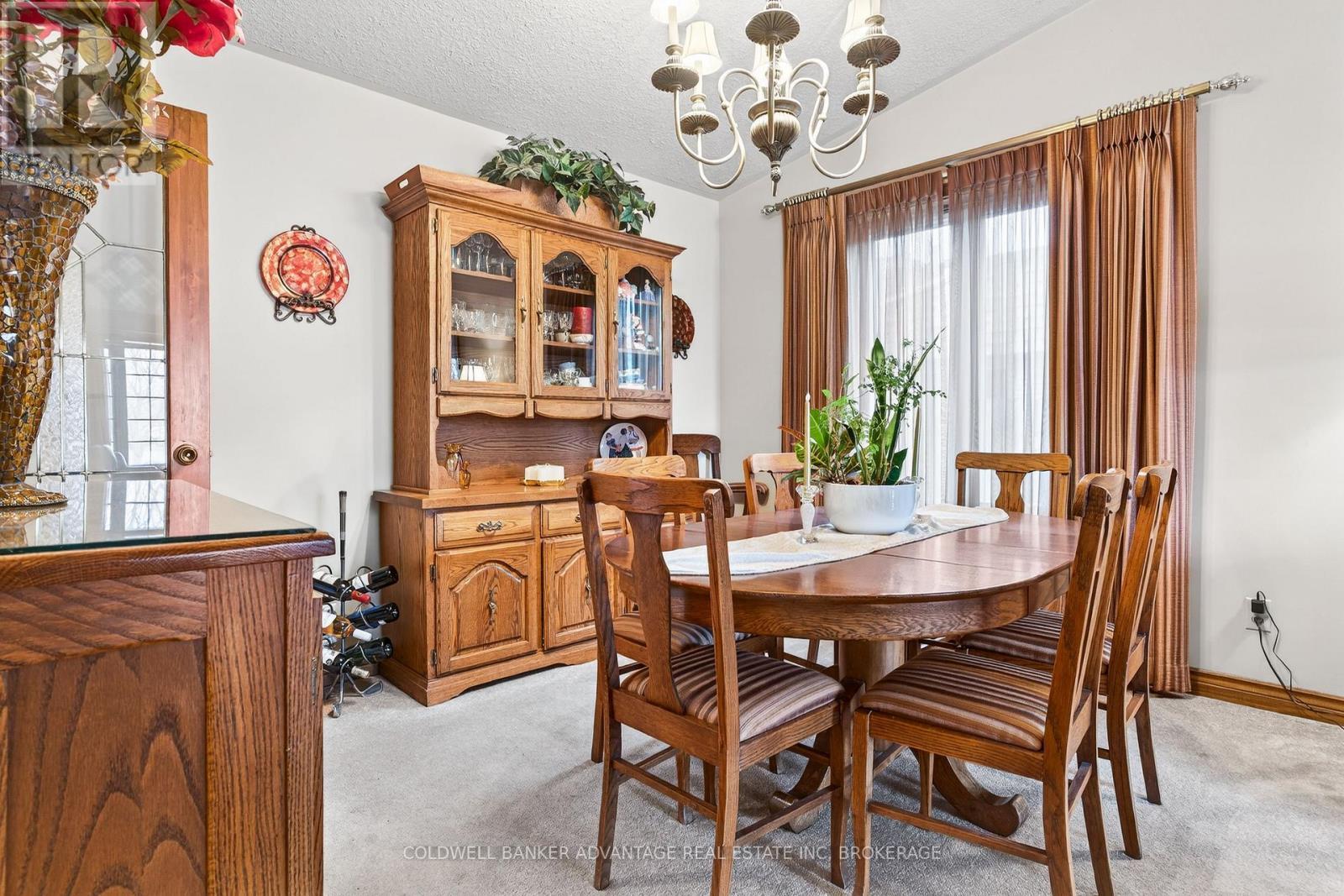 Dining area - 41 Adel Drive E, St. Catharines (Carlton/Bunting), ON - Indoor Photo Showing Dining Room