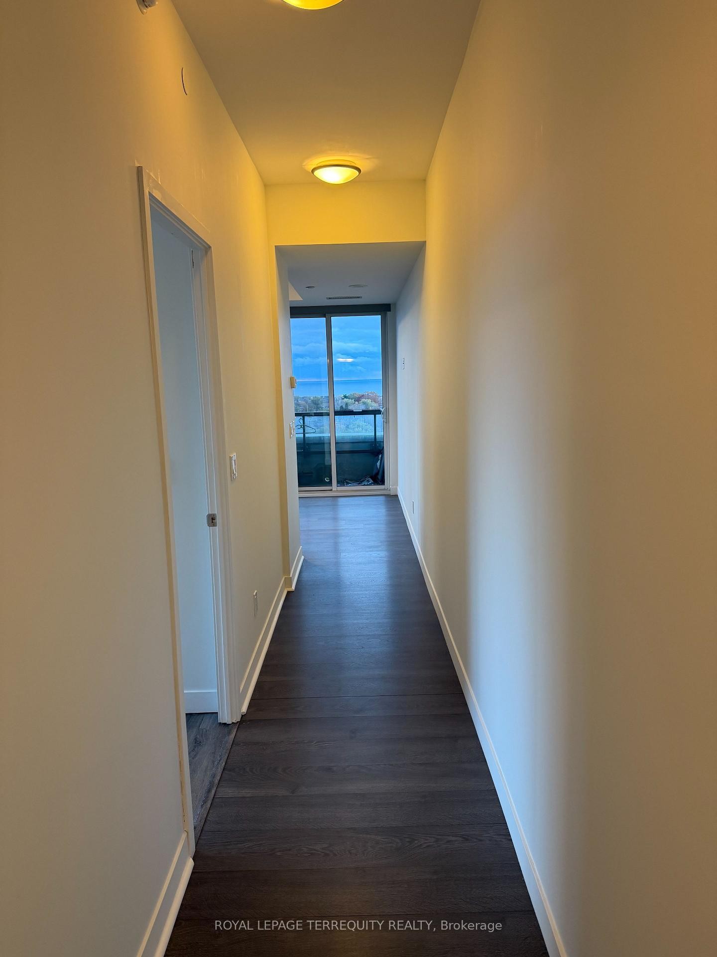 910-2055 Danforth Avenue, Toronto, ON - Indoor Photo Showing Other Room