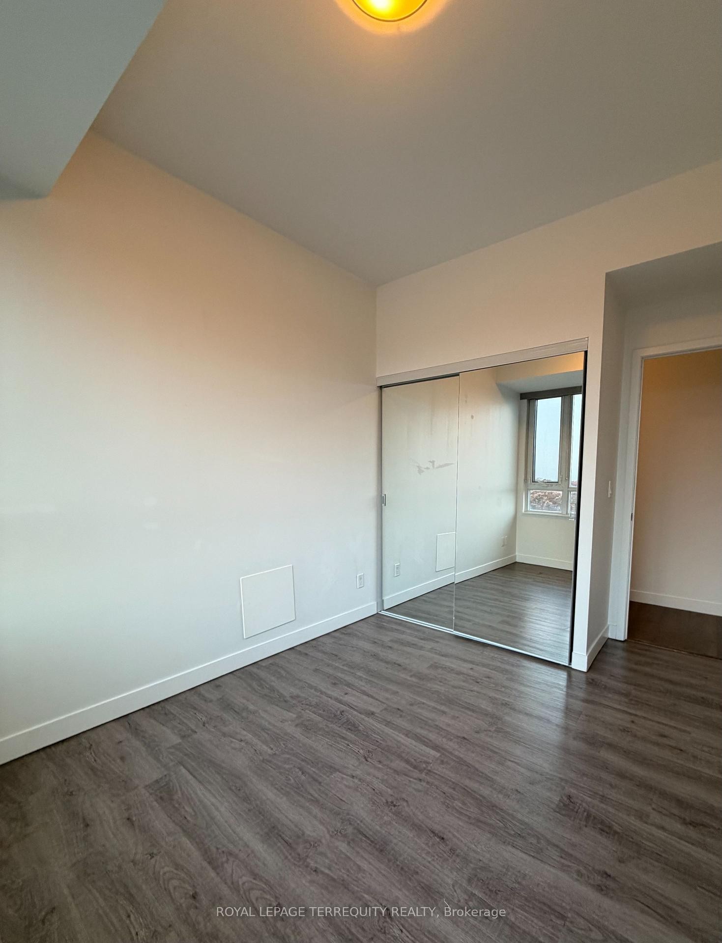 910-2055 Danforth Avenue, Toronto, ON - Indoor Photo Showing Other Room