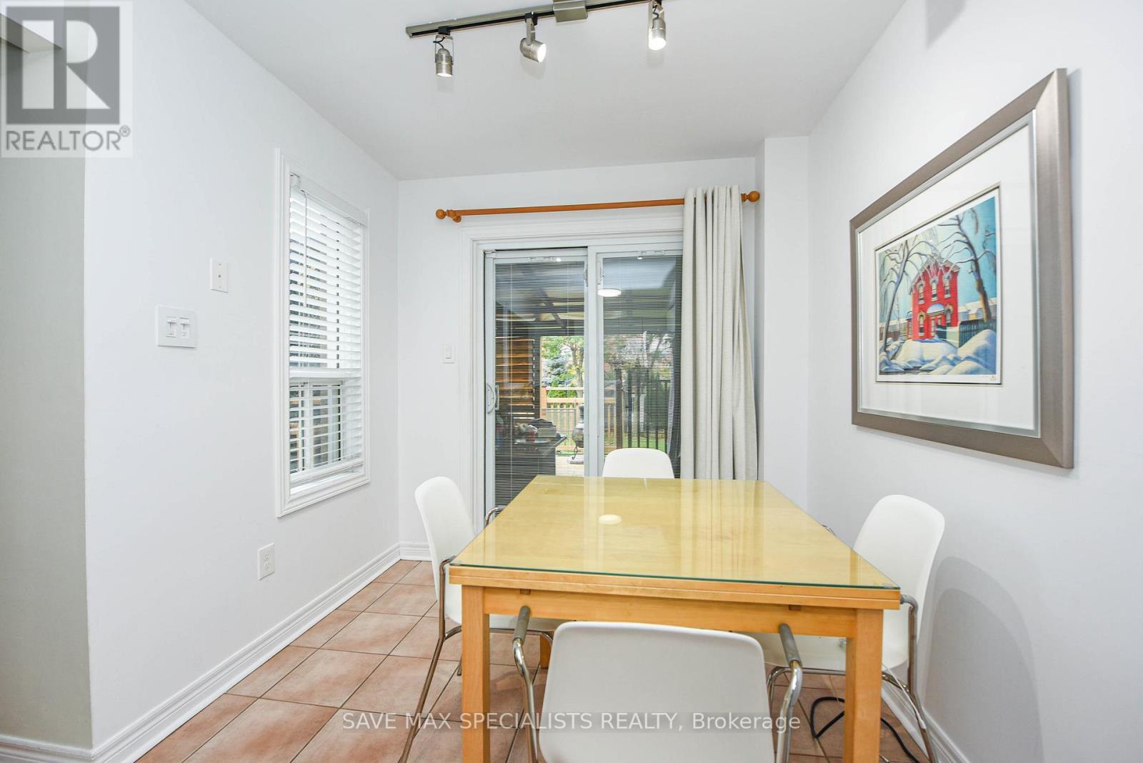 614 Lumberton Crescent, Mississauga, ON - Indoor Photo Showing Dining Room
