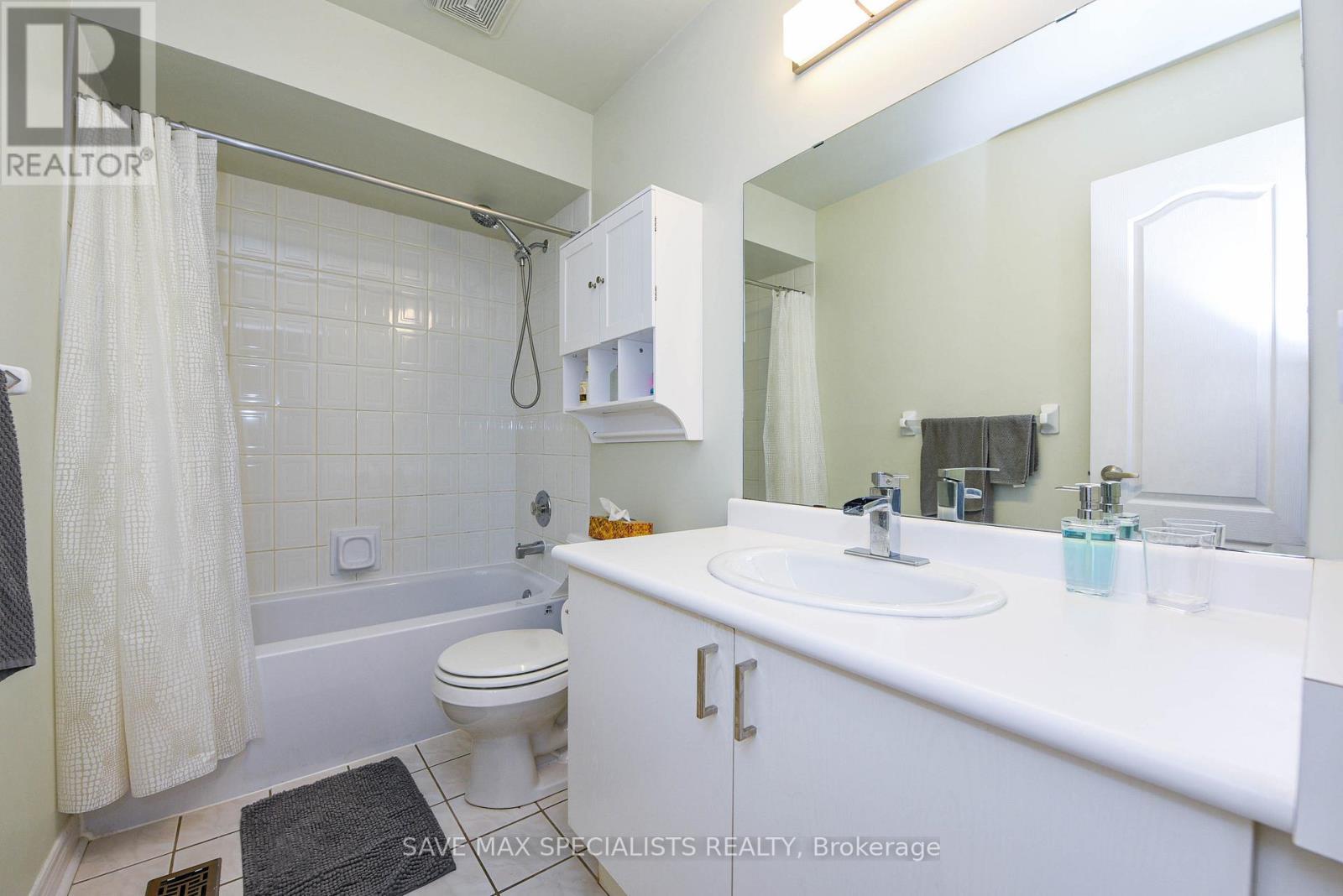 614 Lumberton Crescent, Mississauga, ON - Indoor Photo Showing Bathroom