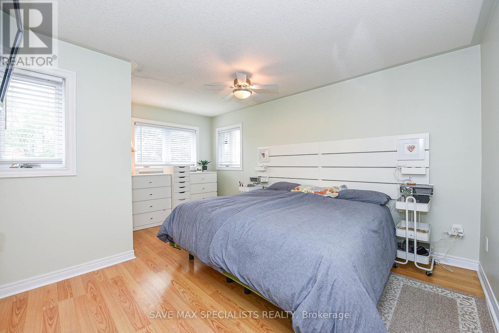 614 Lumberton Crescent, Mississauga, ON - Indoor Photo Showing Bedroom