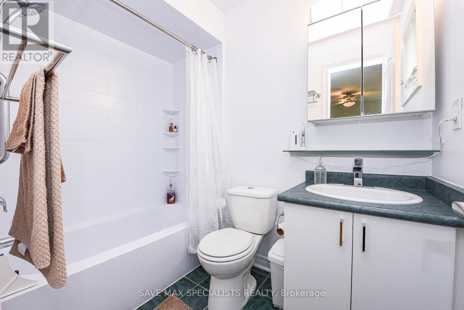 614 Lumberton Crescent, Mississauga, ON - Indoor Photo Showing Bathroom