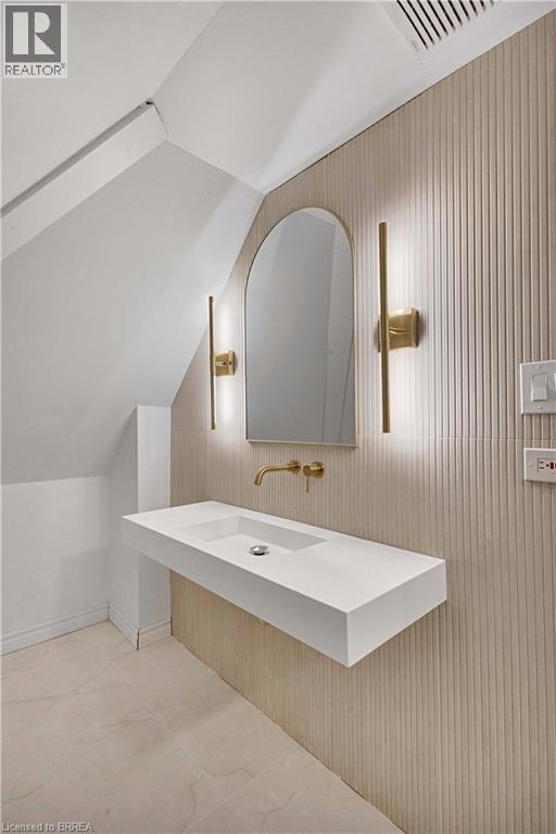 134 Sherman Avenue S, Hamilton, ON - Indoor