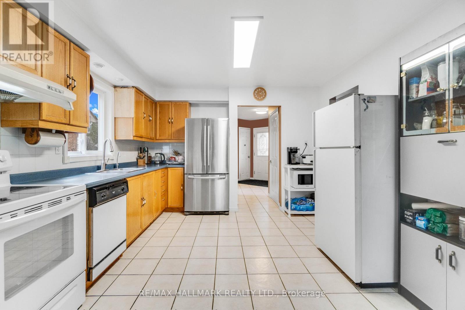 3310 Greenbelt Crescent, Mississauga, ON - Indoor Photo Showing Kitchen