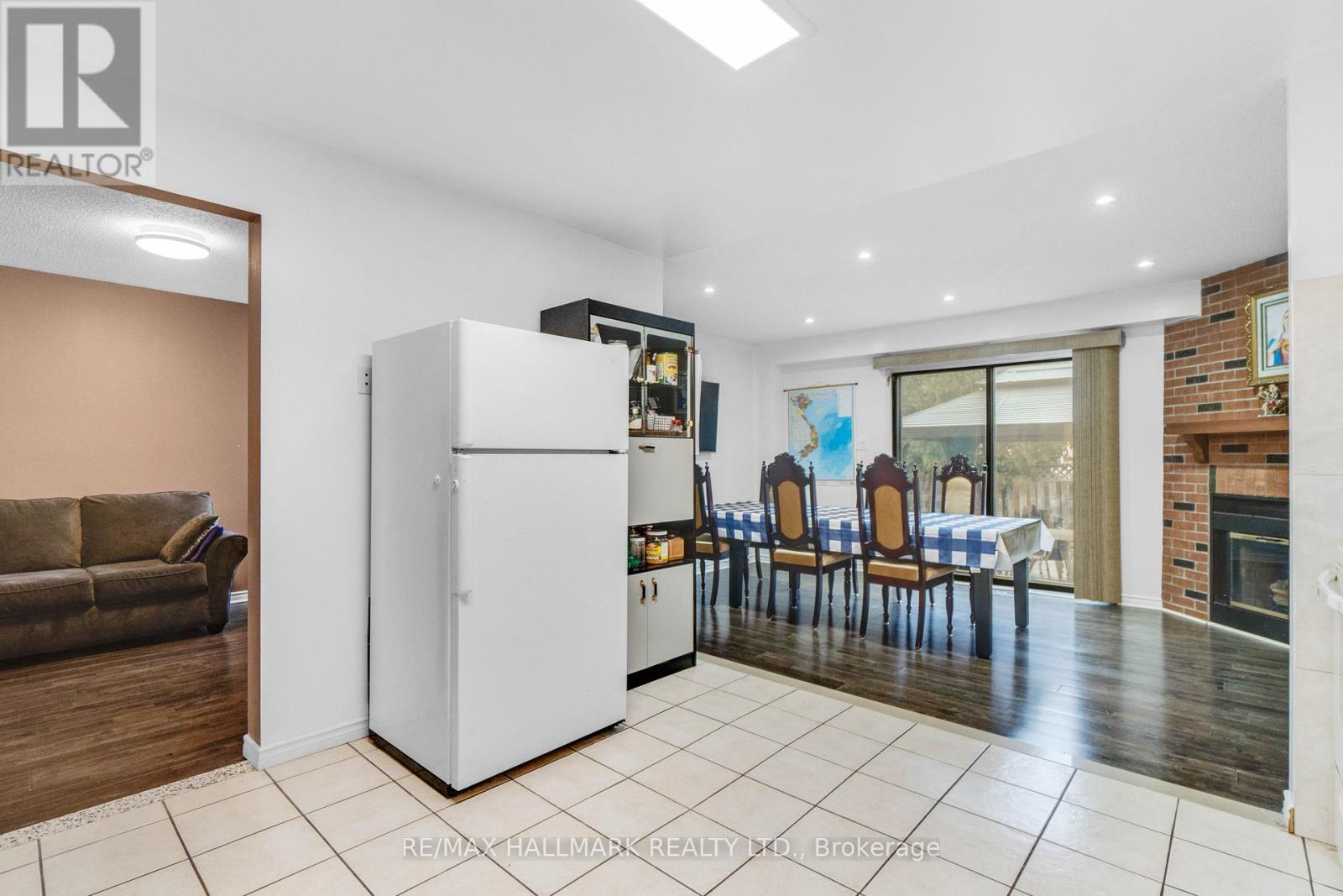 3310 Greenbelt Crescent, Mississauga, ON - Indoor With Fireplace