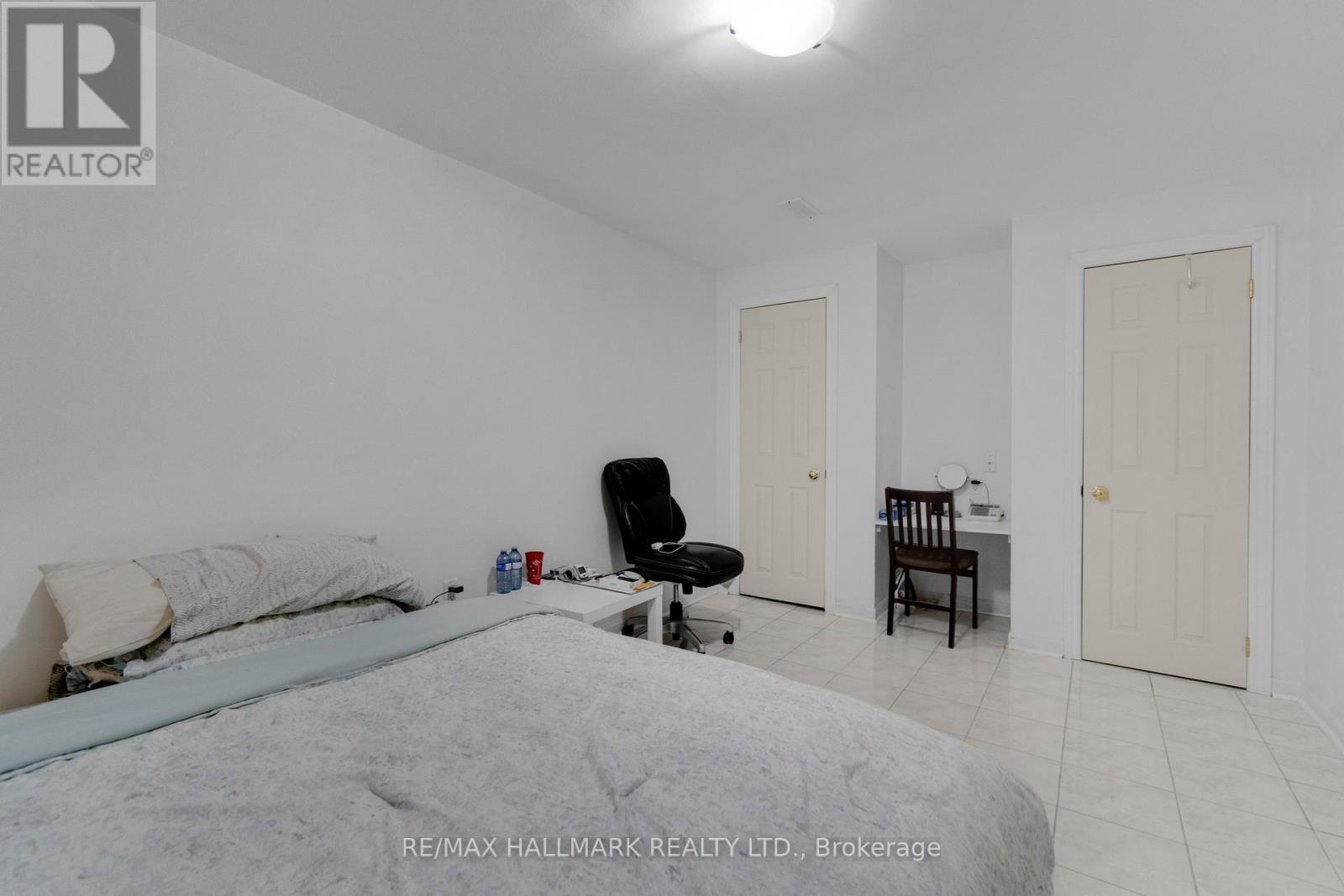 3310 Greenbelt Crescent, Mississauga, ON - Indoor Photo Showing Bedroom