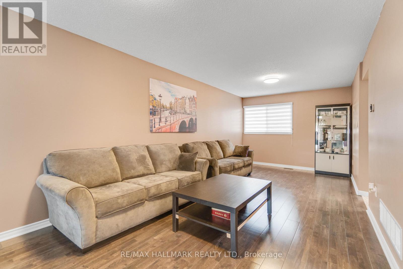 3310 Greenbelt Crescent, Mississauga, ON - Indoor Photo Showing Living Room