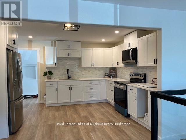 36 Ottawa Avenue, South River, ON - Indoor Photo Showing Kitchen