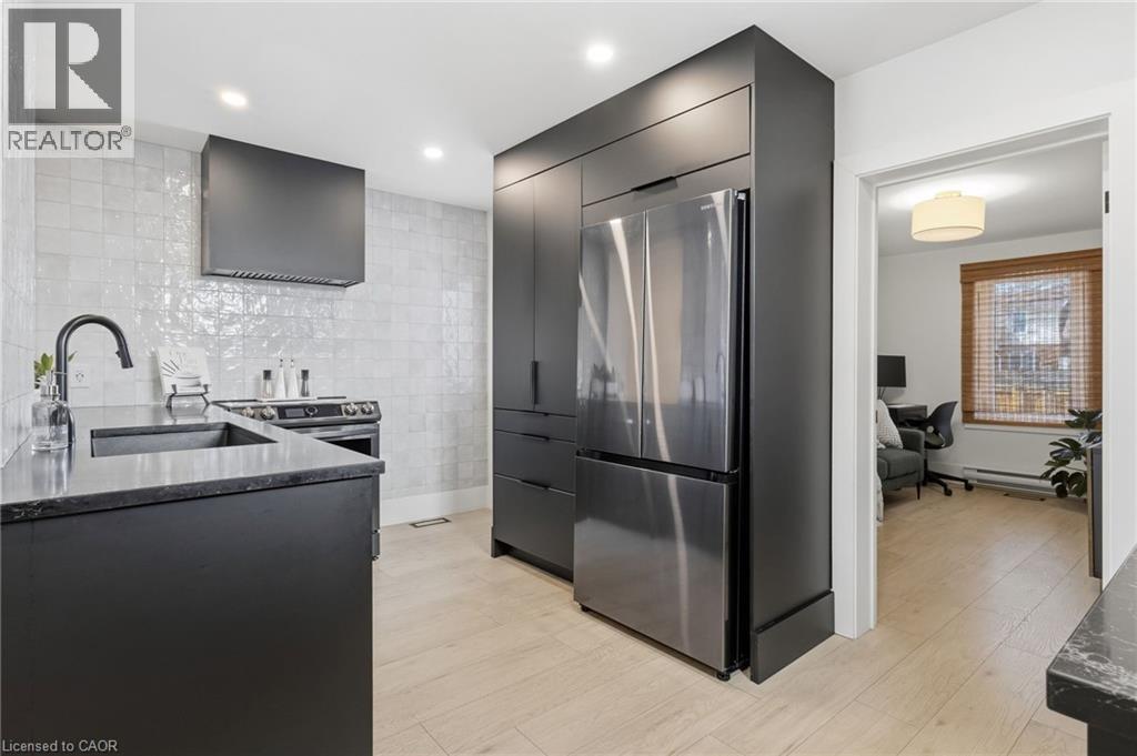 109 Grosvenor Avenue N, Hamilton, ON - Indoor Photo Showing Kitchen With Stainless Steel Kitchen With Upgraded Kitchen