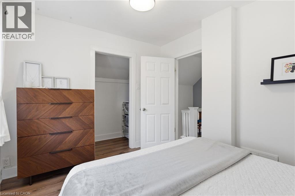 109 Grosvenor Avenue N, Hamilton, ON - Indoor Photo Showing Bedroom