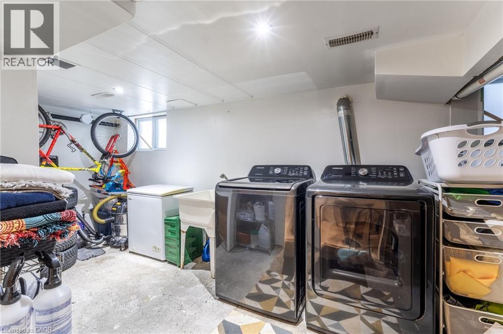 109 Grosvenor Avenue N, Hamilton, ON - Indoor Photo Showing Laundry Room