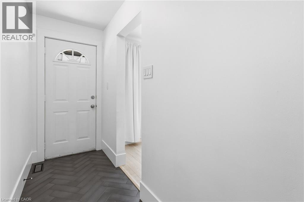 109 Grosvenor Avenue N, Hamilton, ON - Indoor Photo Showing Other Room