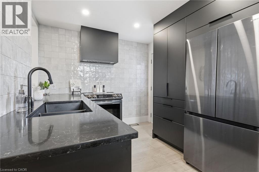 109 Grosvenor Avenue N, Hamilton, ON - Indoor Photo Showing Kitchen With Stainless Steel Kitchen With Double Sink With Upgraded Kitchen