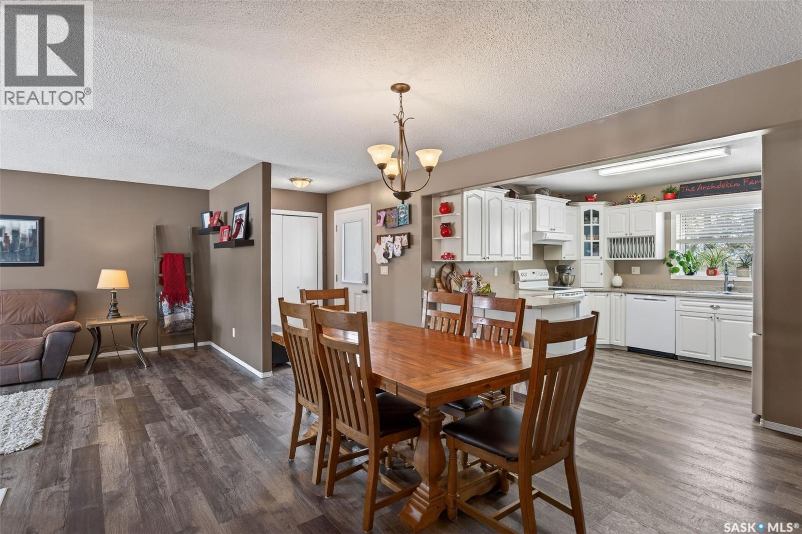 205 Mccosh Drive, Melfort, SK - Indoor Photo Showing Dining Room