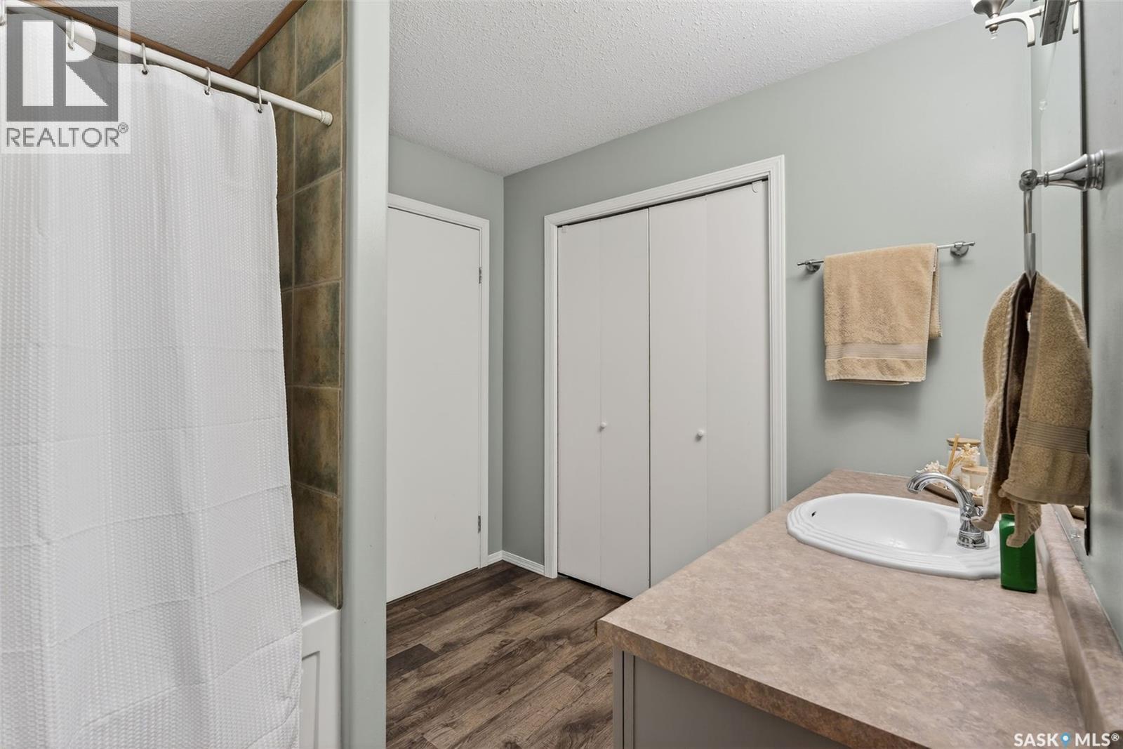 205 Mccosh Drive, Melfort, SK - Indoor Photo Showing Bathroom