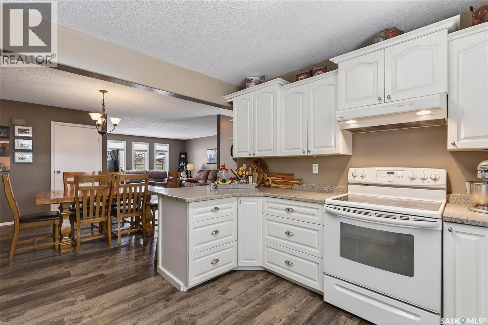 205 Mccosh Drive, Melfort, SK - Indoor Photo Showing Kitchen