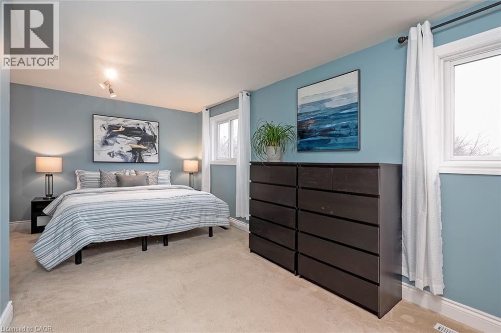 Carpeted bedroom with baseboards - 1278 Consort Crescent, Burlington, ON - Indoor Photo Showing Bedroom