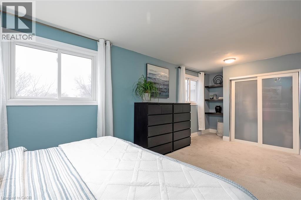 Bedroom featuring carpet flooring and a closet - 1278 Consort Crescent, Burlington, ON - Indoor Photo Showing Bedroom