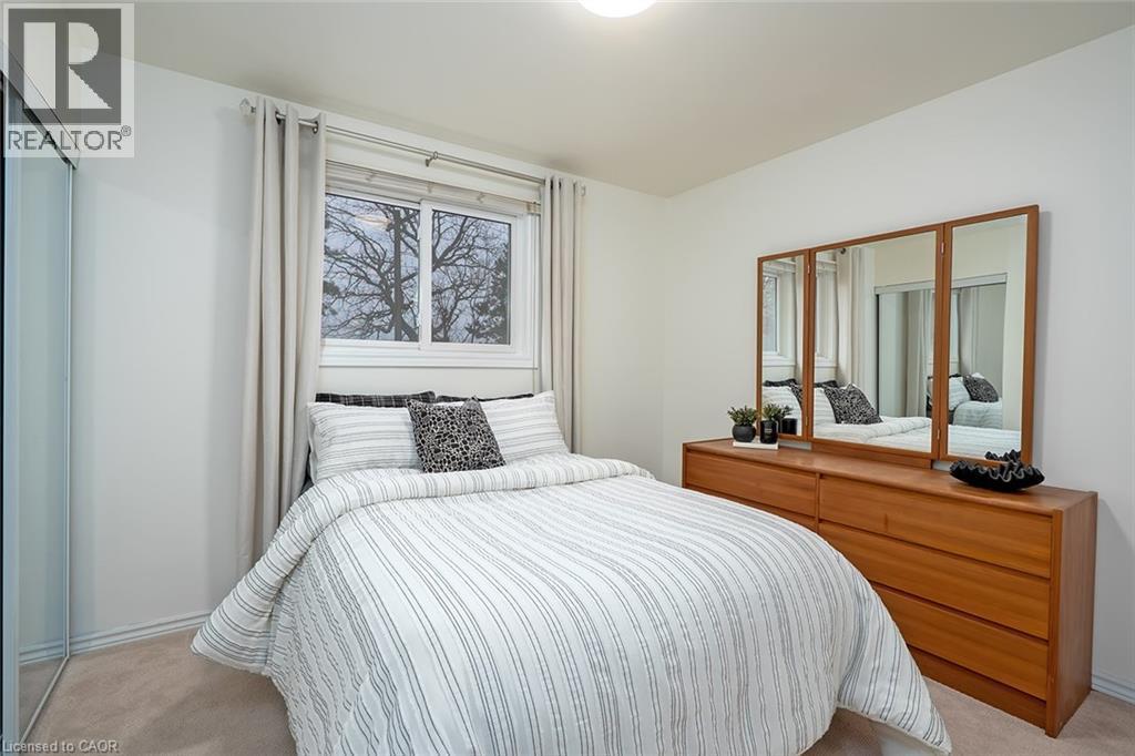 Bedroom featuring light carpet - 1278 Consort Crescent, Burlington, ON - Indoor Photo Showing Bedroom