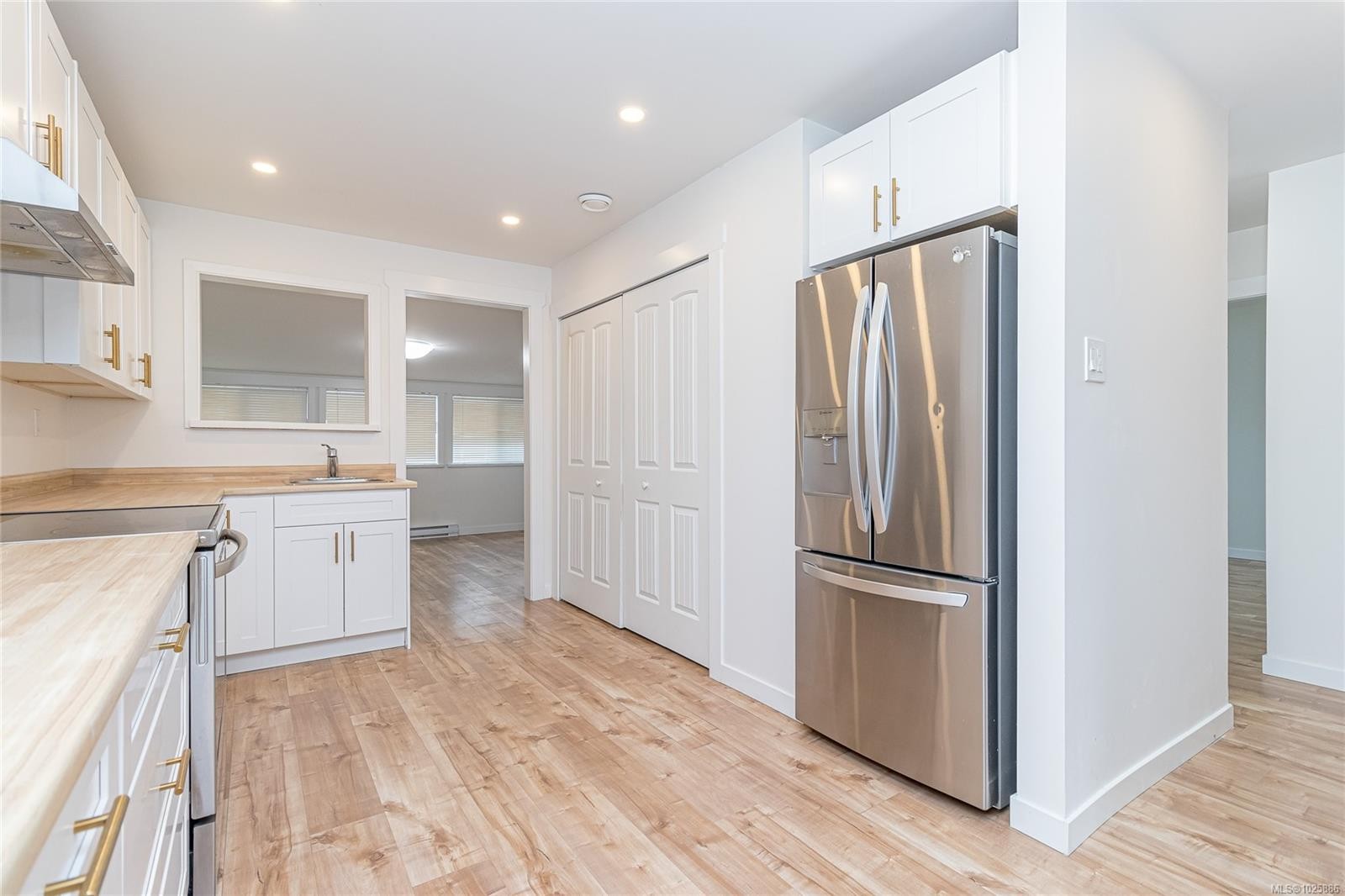 6153 Sumas Rd, Duncan, BC - Indoor Photo Showing Kitchen