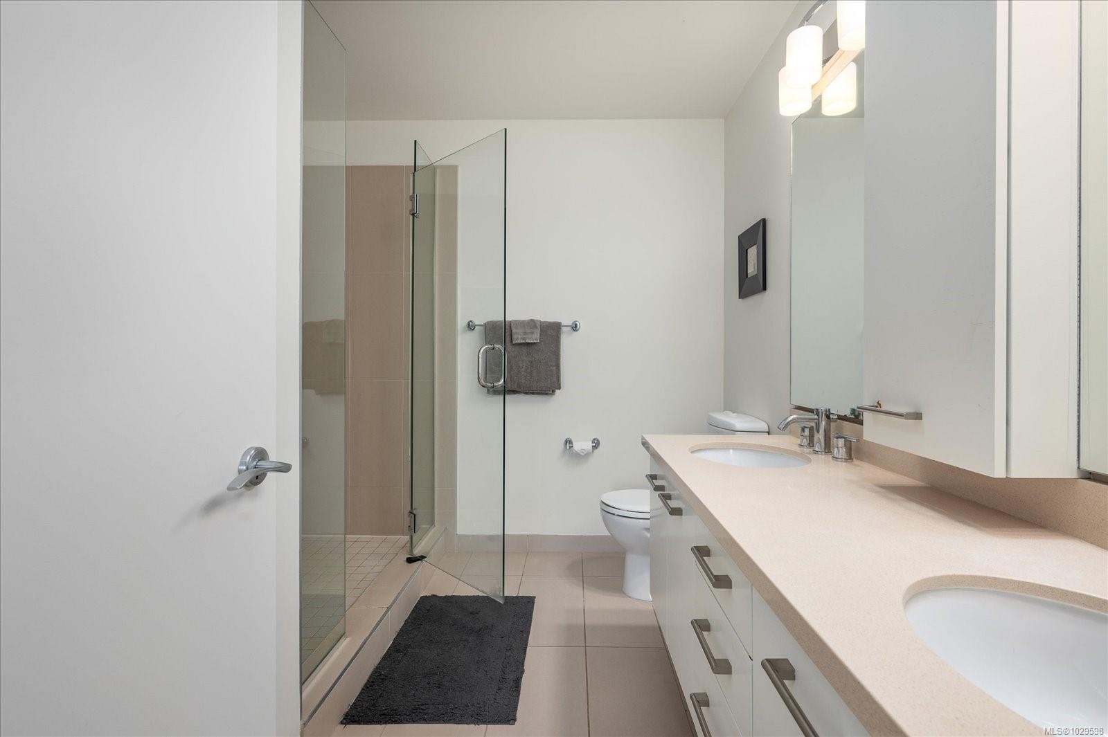 Th10-38 Front St, Nanaimo, BC