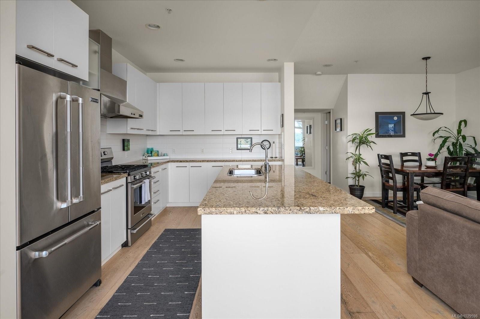 Th10-38 Front St, Nanaimo, BC