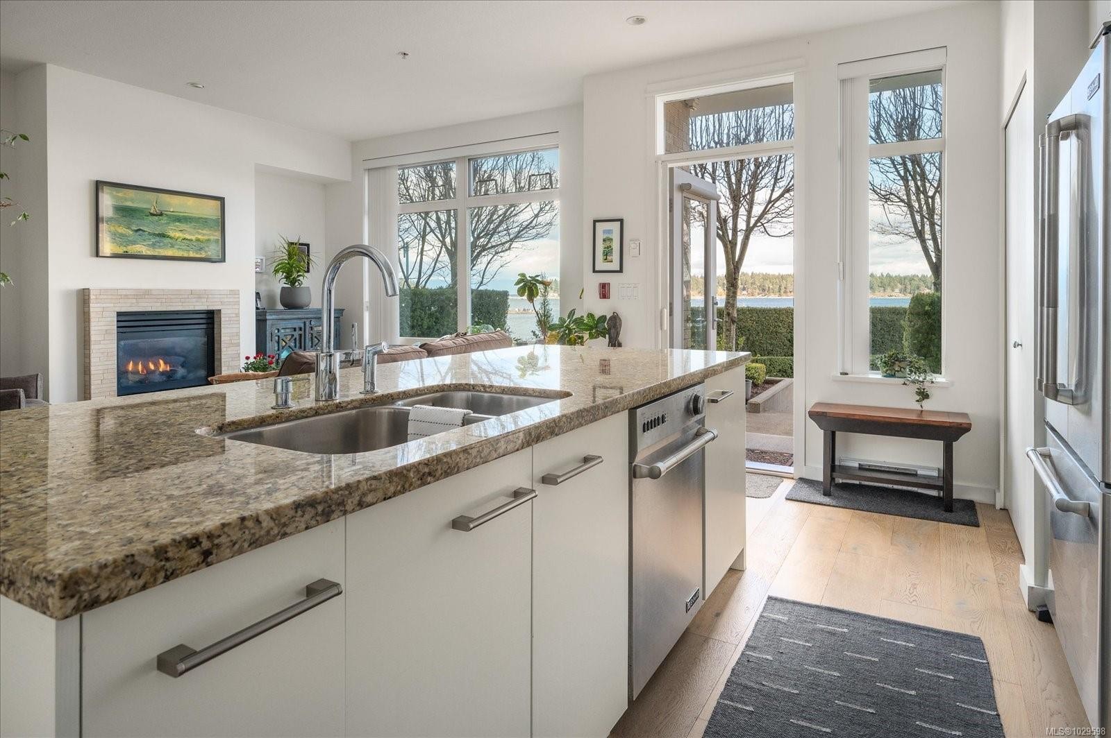 Th10-38 Front St, Nanaimo, BC