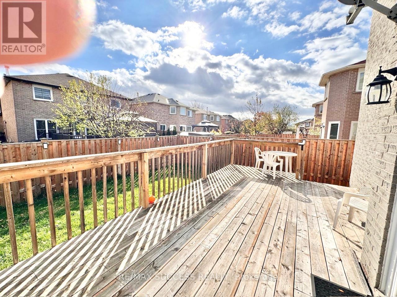 5715 Riverdale Crescent, Mississauga, ON - Outdoor With Deck Patio Veranda
