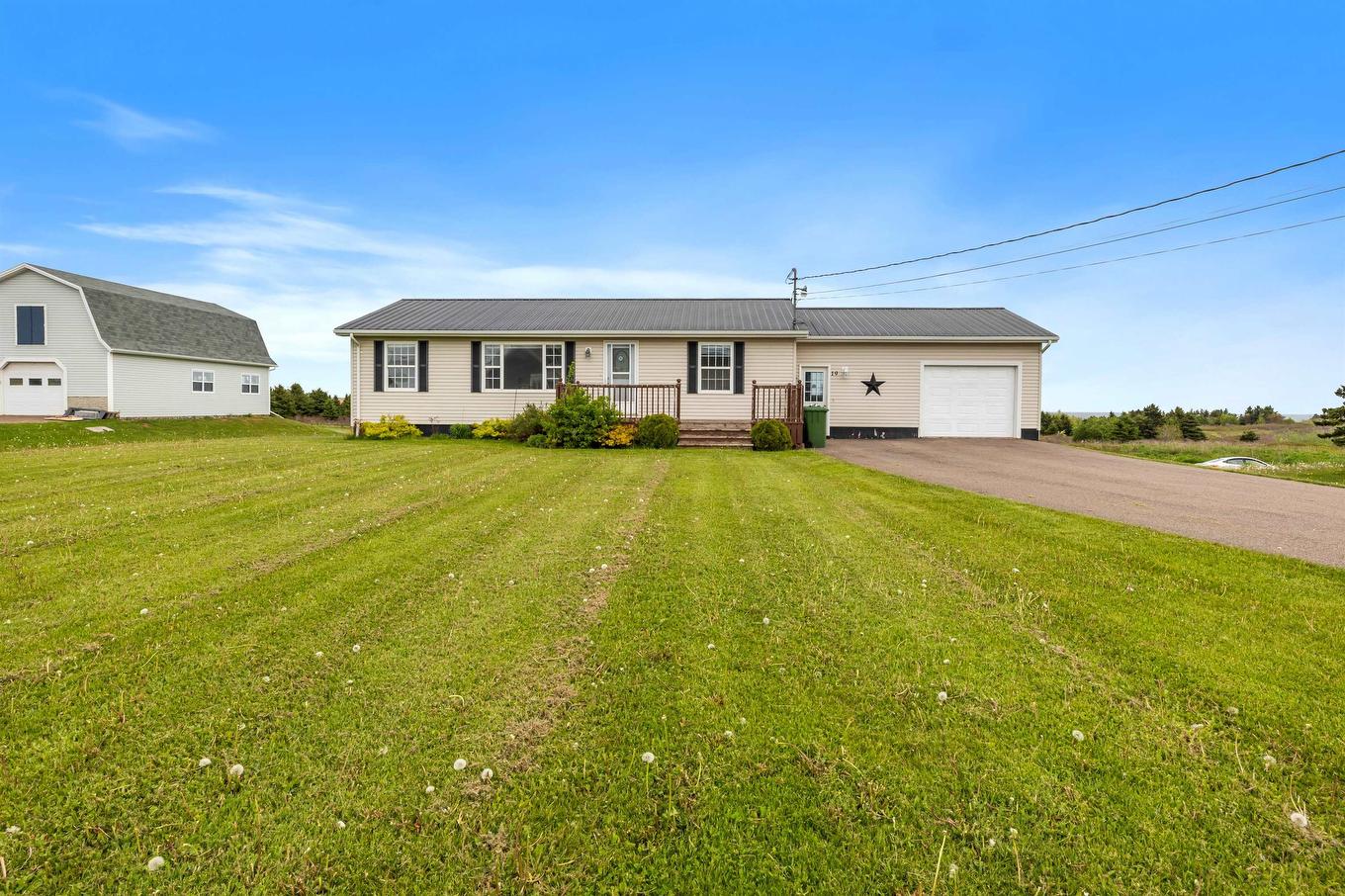 19 Macphee Avenue, Souris, PE