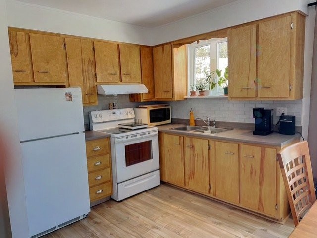 Kitchen - 3 Rue Du Beau-Pré, Matapédia, QC - Indoor Photo Showing Kitchen With Double Sink