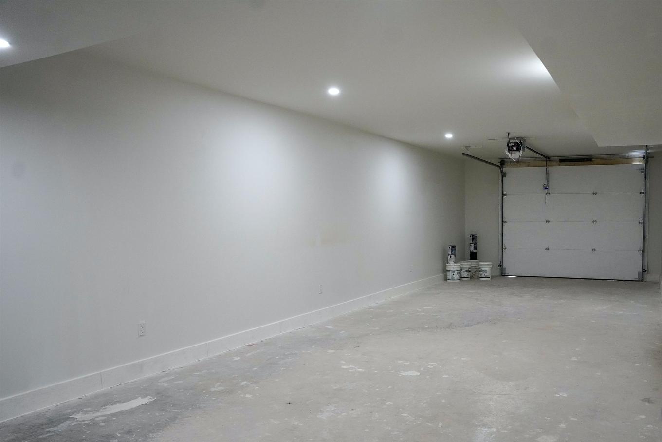 3222 96 High Street N, Thunder Bay, ON - Indoor Photo Showing Garage