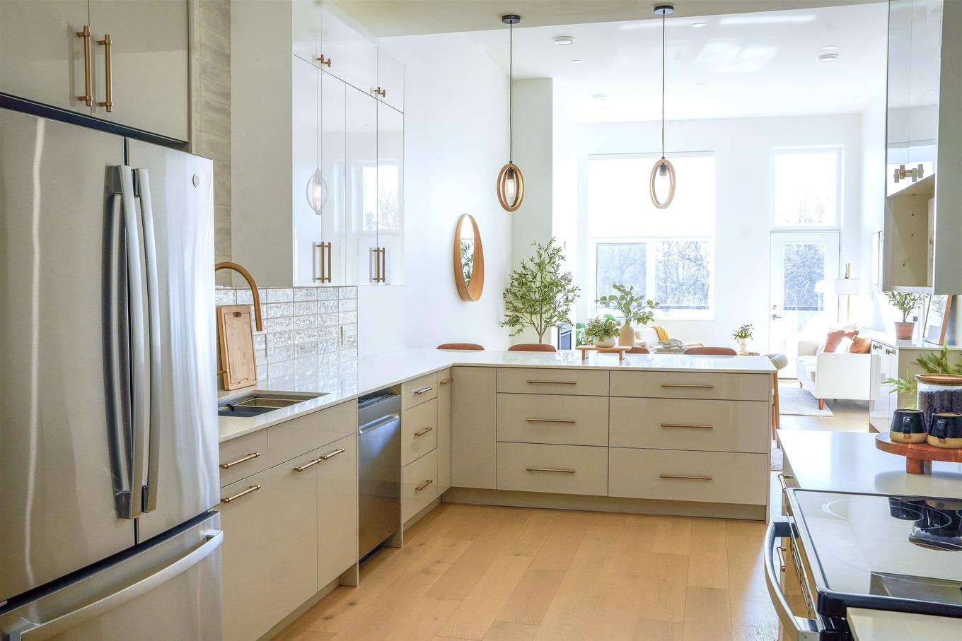 3222 96 High Street N, Thunder Bay, ON - Indoor Photo Showing Kitchen With Upgraded Kitchen